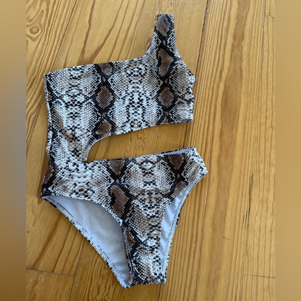 Girls one piece swimsuit